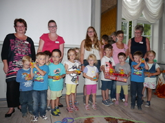 Der Kinderchor der Kita Holm gestaltete den musikalischen Rahmen der Veranstaltung mit. Zur Belohnung gab es ein Spiel für alle Kita-Kinder. ©AZV Südholstein